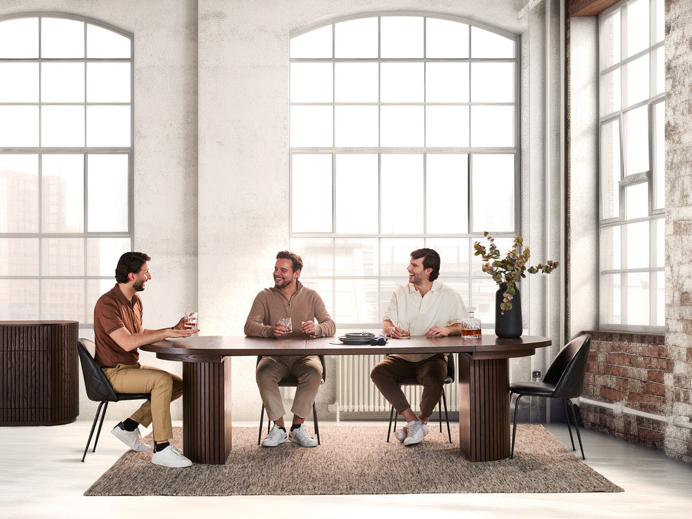 transformer-round-table-brazilian-sequoia-the-table-only-3-panels-lifestyle-models_d6a1252c-0901-41e5-8590-8e0eba15af05